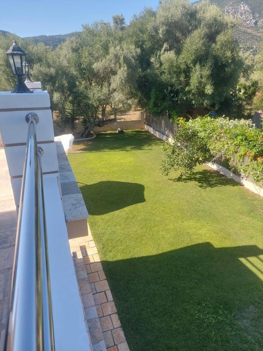 Villa Morris Nidhrion Exteriör bild